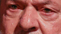 Lula relembra choro de 2002 e fala em emoção com nova diplomação