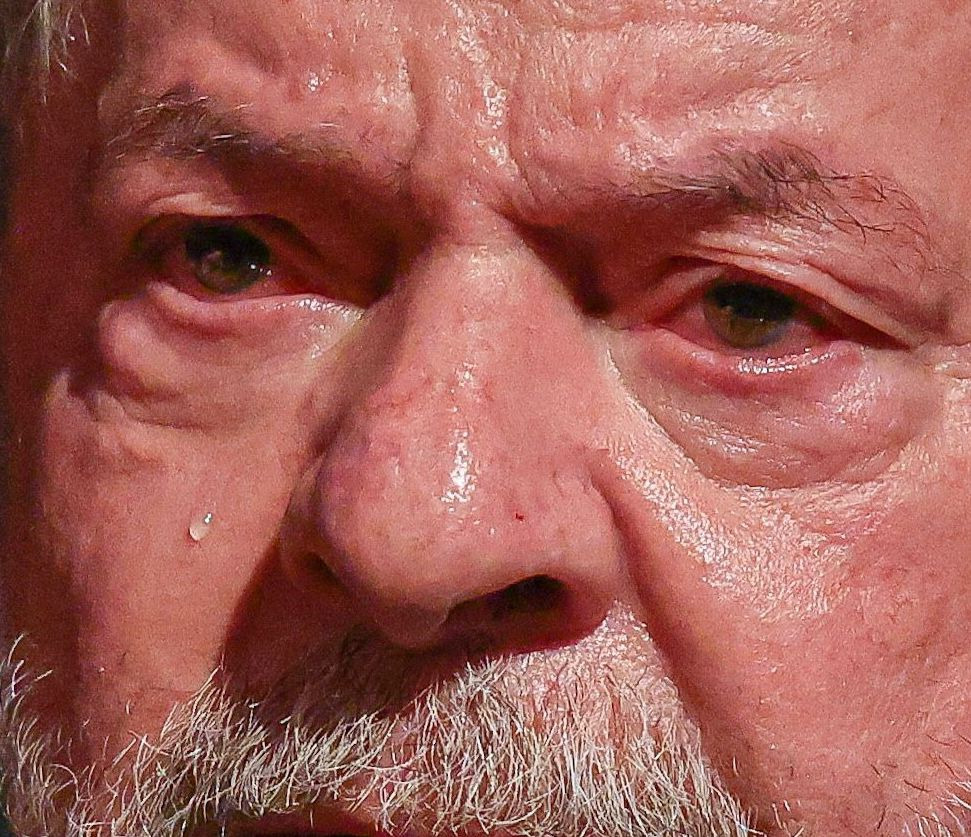 Lula relembra choro de 2002 e fala em emoção com nova diplomação