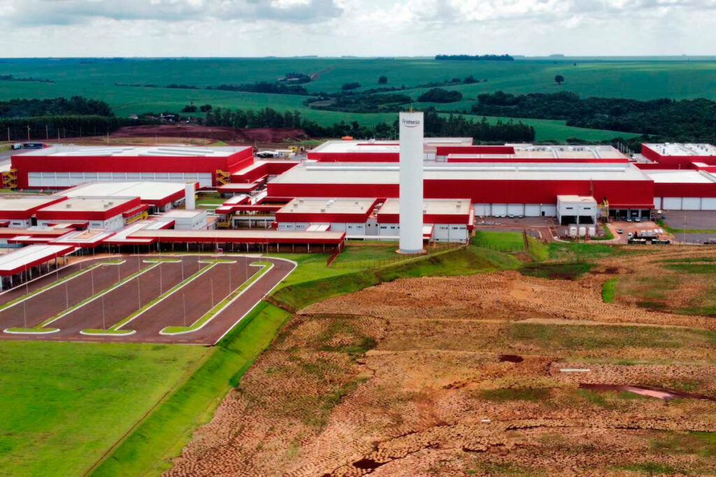Maior frigorífico de suínos da América Latina é inaugurado no Paraná