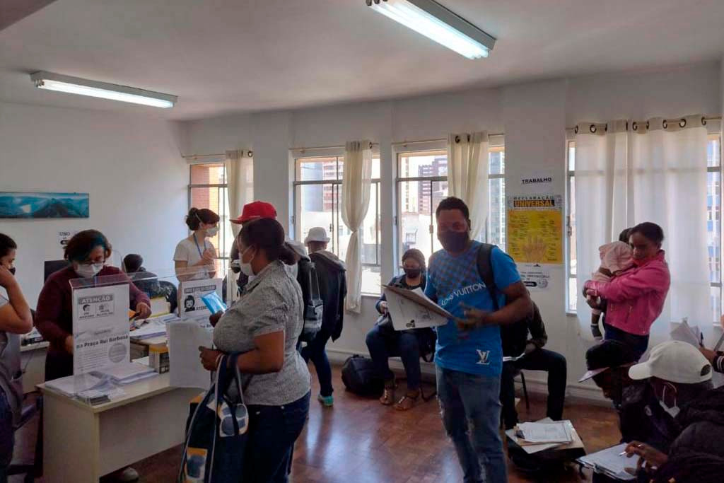 Curitiba recebe mutirão de empregos para migrantes