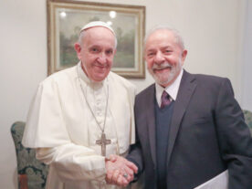 Julgamento que levou Lula à prisão começou com fake news, diz papa Francisco