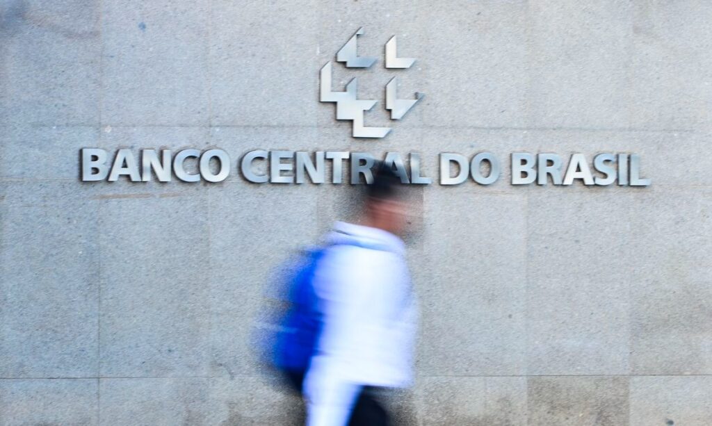 Banco Central revisa previsão de crescimento da economia para 1,9%