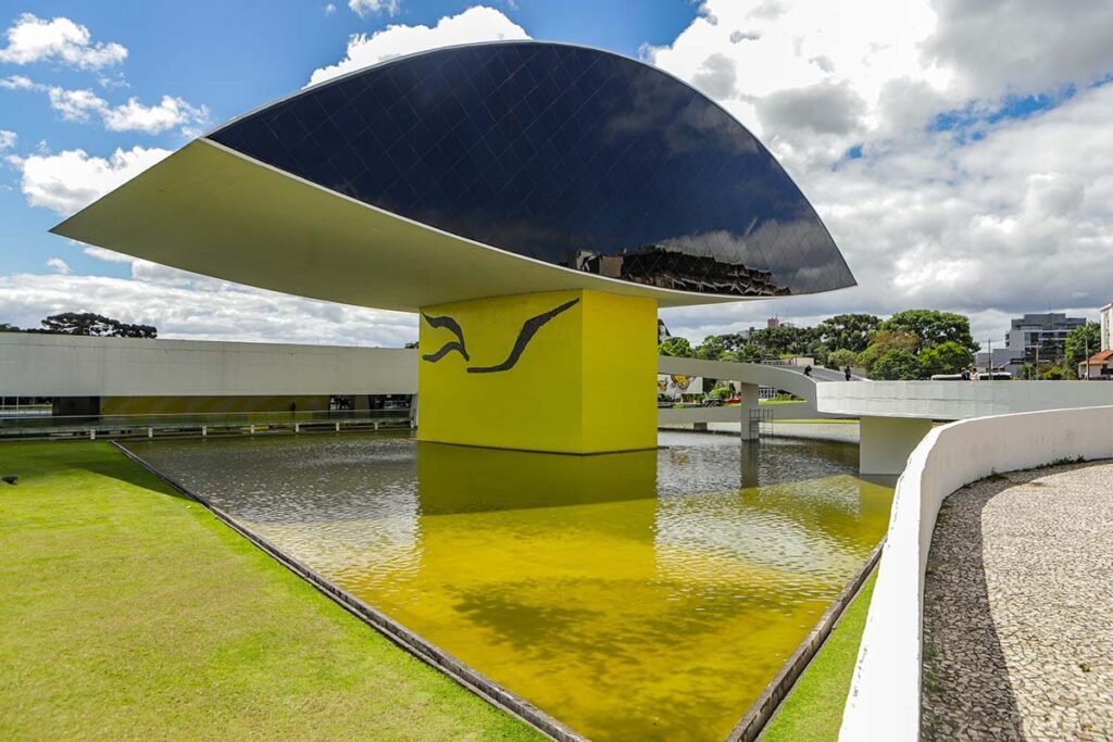Museu Oscar Niemeyer, em Curitiba, registra público recorde em 2022