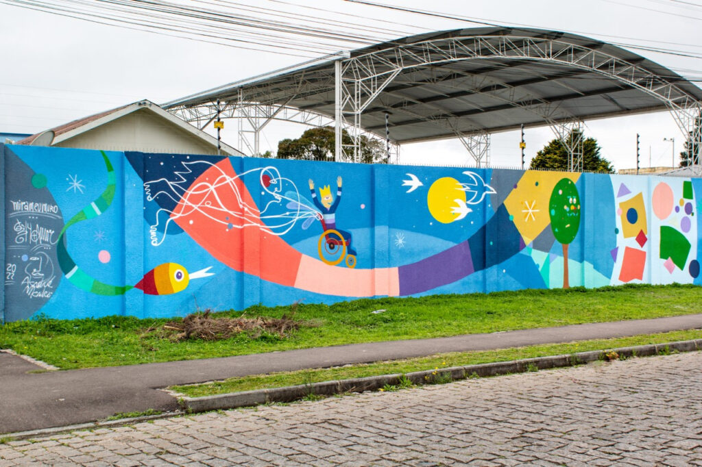 Projeto cultural colore fachada do Pequeno Príncipe, na RMC