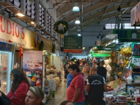 Mercado Municipal tem movimento intenso na véspera de Natal