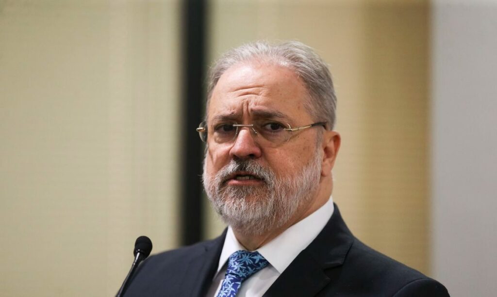 Aras vai ao STF contra indulto de Bolsonaro a condenados por massacre do Carandiru