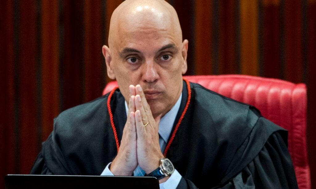 Moraes mantém presos 354 envolvidos nos ataques em Brasília