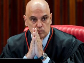 Moraes mantém presos 354 envolvidos nos ataques em Brasília