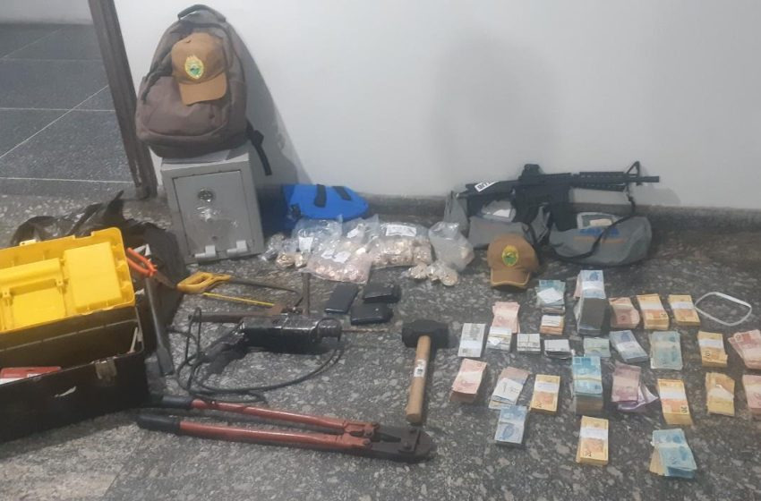 Polícia frustra roubo a banco e prende dois homens, em Paranaguá