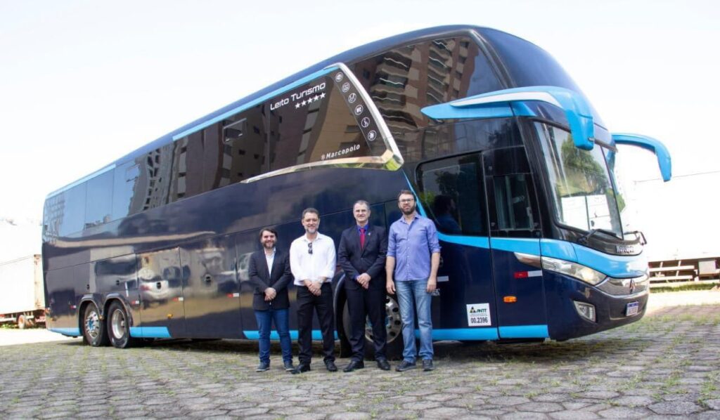 Universidade Estadual de Maringá recebe ônibus da Receita Federal