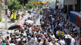 Pelé: mais de 150 mil pessoas visitam a Vila Belmiro para adeus