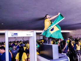 Líder do governo Lula fala em ‘terrorismo’ e pede intervenção na segurança do DF