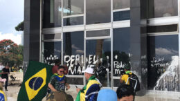 Golpistas picham ‘perdeu, mané’ no STF e vandalizam tribunal, Planalto e Congresso
