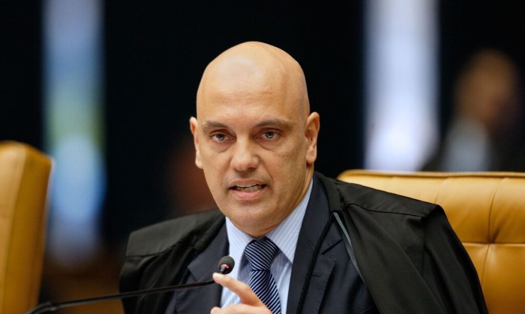 Moraes pede suspensão de posse de deputados ligados a atos golpistas