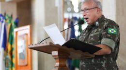 Lula demite comandante do Exército após crise de confiança
