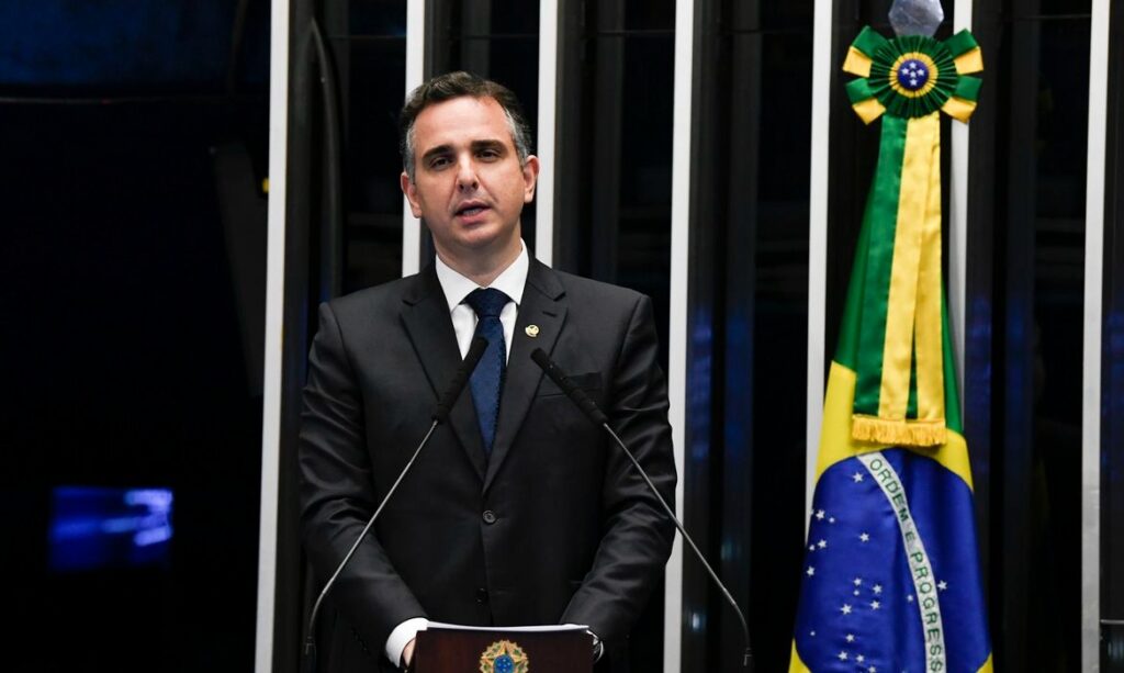Rodrigo Pacheco é reeleito com apoio de Lula e afasta zebra bolsonarista no Senado