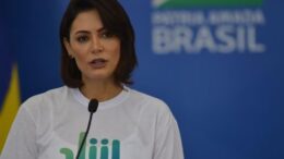 Flávio diz que Michelle Bolsonaro é bom nome para 2026