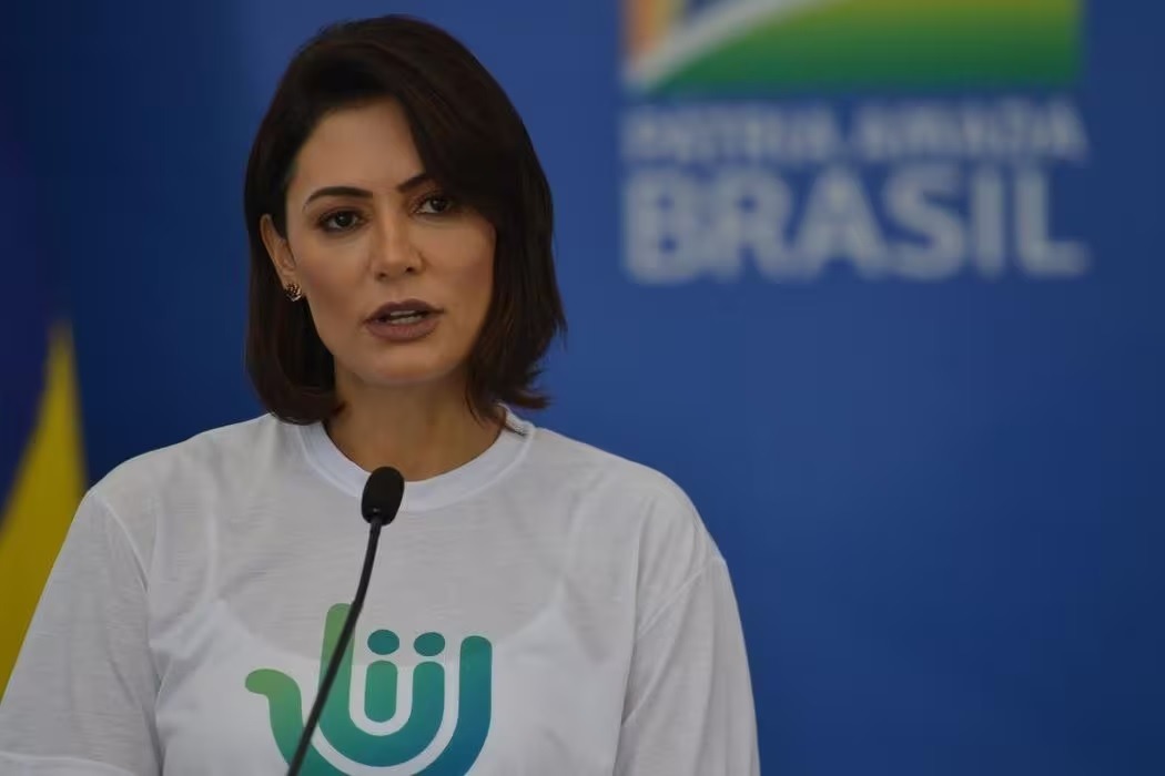 Flávio diz que Michelle Bolsonaro é bom nome para 2026
