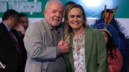 Lula minimiza elo de ministra com milicianos ao tratar caso só como uma fotografia