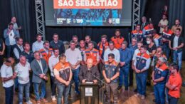Lula vai a São Sebastião e pede fim de construções em encostas de morros