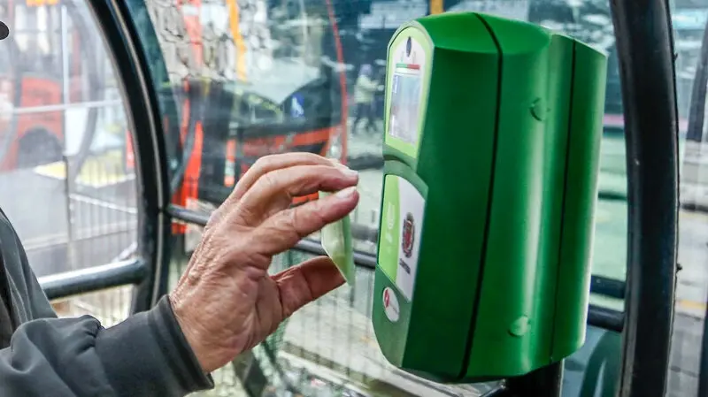 Passagem de ônibus fica 50 centavos mais cara em Curitiba