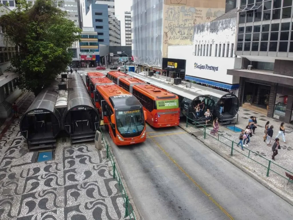 Vereador consulta população sobre tarifa do ônibus de Curitiba
