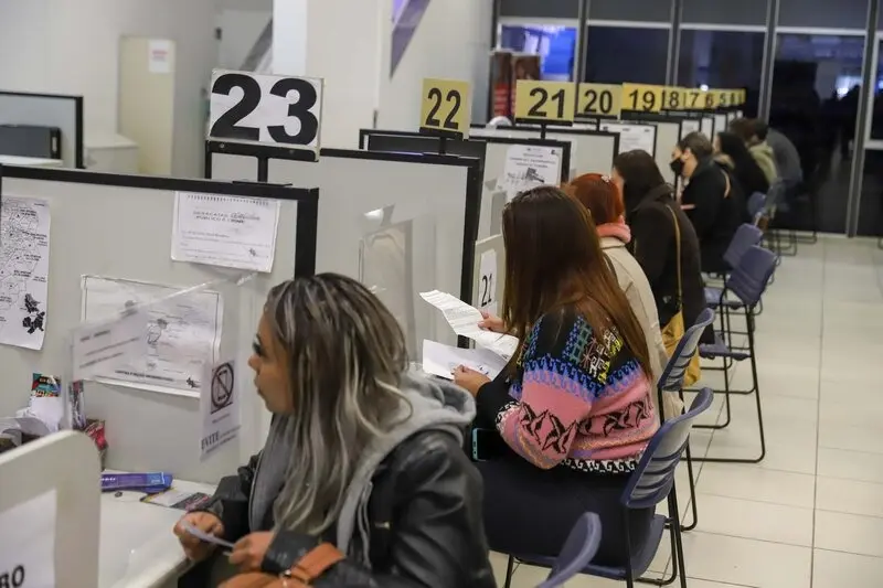 Paraná tem 14 mil vagas de emprego com carteira assinada abertas