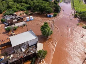 Inundação em Bandeirantes afeta 1.100 moradores, diz Defesa Civil