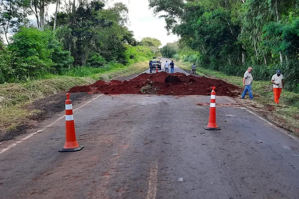 Rodovia em Tamboara é interditada devido aos danos causados pelas chuvas