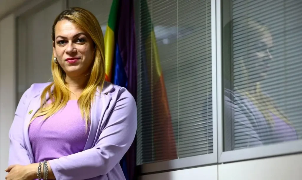 País precisa de norma nacional para políticas LGBTQIA+, diz secretária