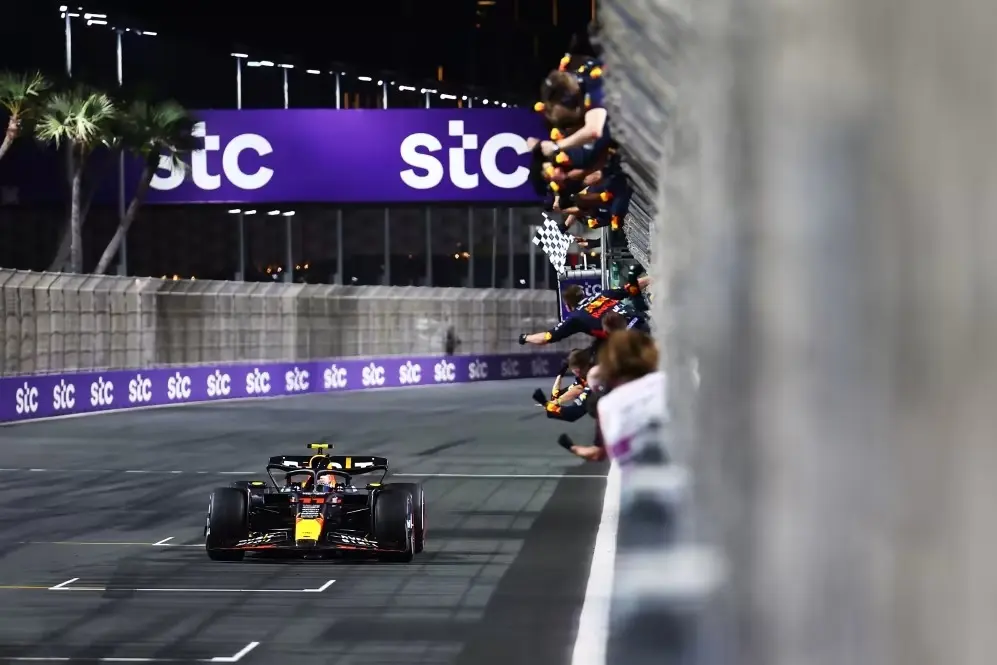 GP da Arábia Saudita tem Pérez e Verstappen no pódio