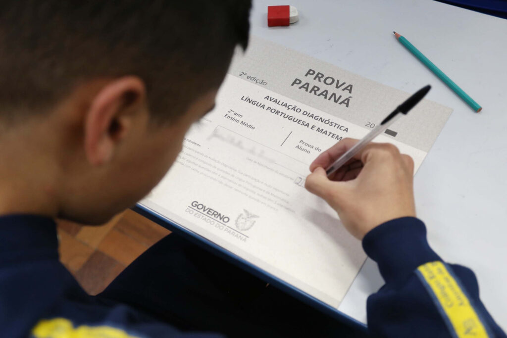 Prova Paraná: estudantes da rede estadual passam pelo exame hoje
