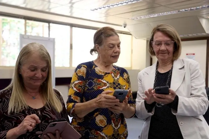 Idosos têm acesso a cursos gratuitos de tecnologia em Curitiba e região