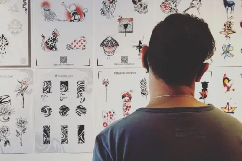 Artistas de SP participam de flash day tattoo em estúdio de Curitiba