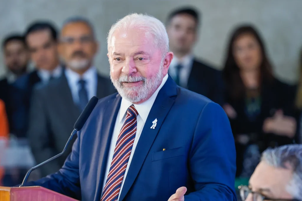 Lula anuncia R$ 3 bilhões para prevenir violência nas escolas