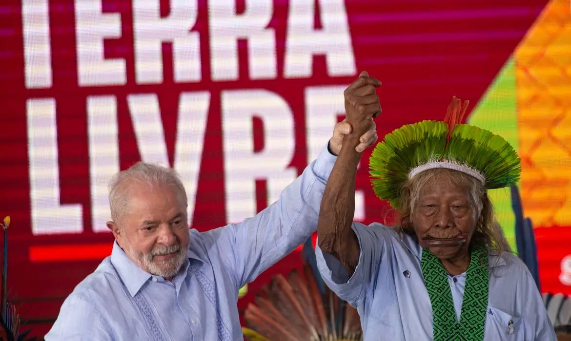 Lula anuncia recursos e promete demarcações de terras indígenas