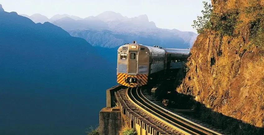 Fórum sobre turismo ferroviário ocorre em Curitiba
