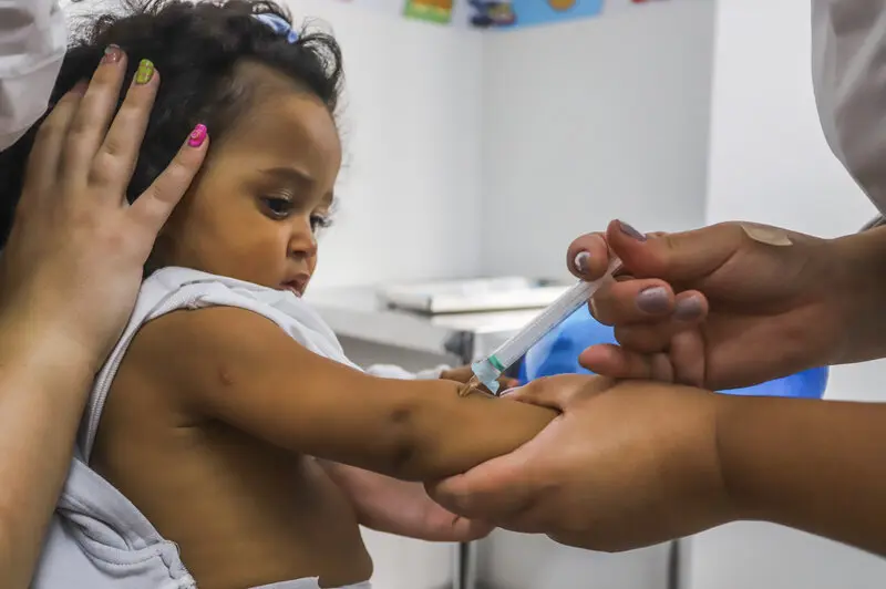 Dia D de vacinação imuniza 13,2 mil pessoas em Curitiba