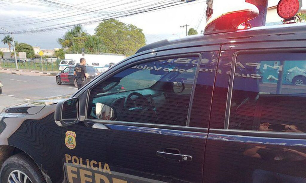 PF mira quadrilha que traficava armas e drogas em caminhão frigorífico no Paraná