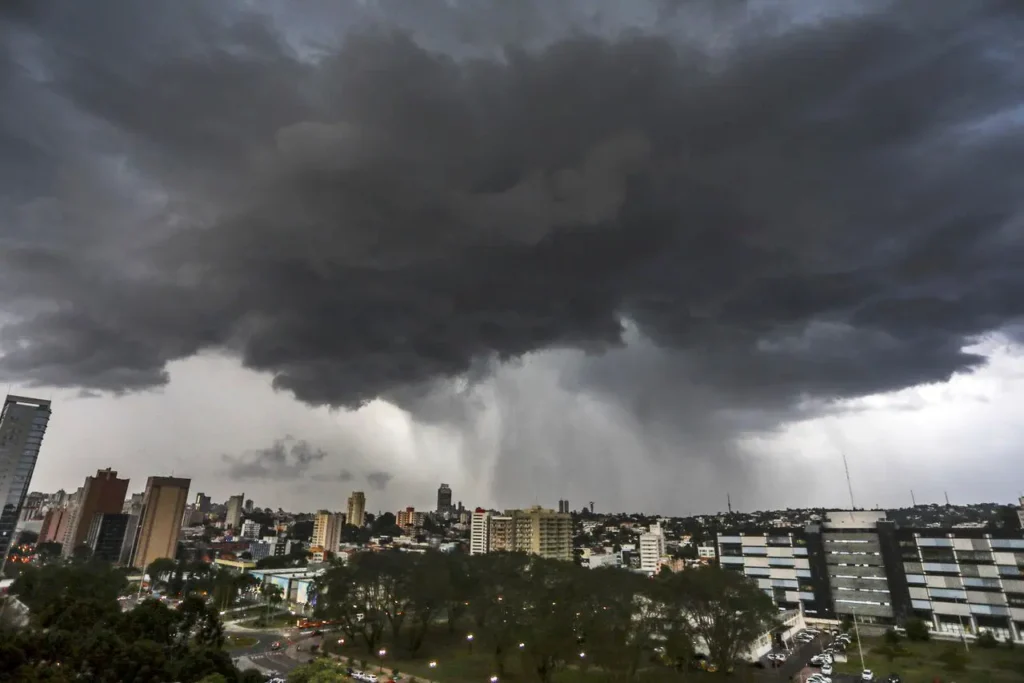 Abril tem registro de chuvas acima da média histórica no Paraná