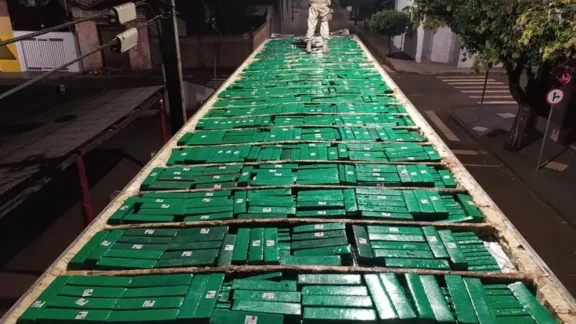 Em menos de 24 horas, mais de 3 toneladas de maconha são apreendidas em estradas no Paraná