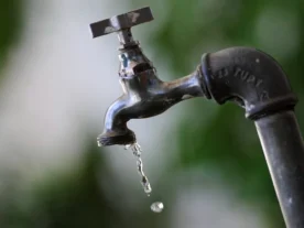 Dezenas de bairros de Curitiba e SJP ficam 24 horas sem água