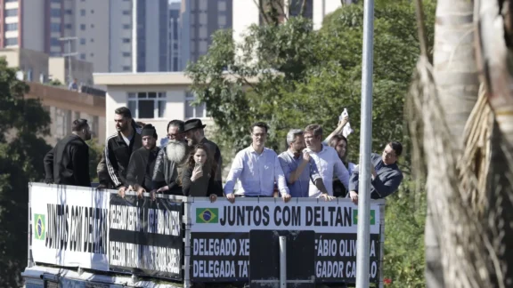 Deltan Dallagnol faz passeata em Curitiba; veja reações