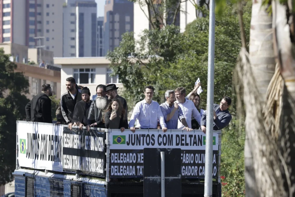 Movimentos de direita realizam ato em apoio a Deltan, em Curitiba