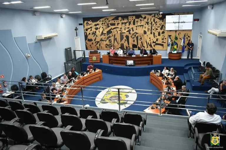 Vereadores de Ponta Grossa aumentam salários, vale e criam novas vagas