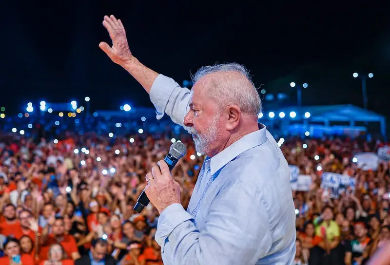 Governo Lula quer anunciar 20 milhões a menos de pobres até o final do ano