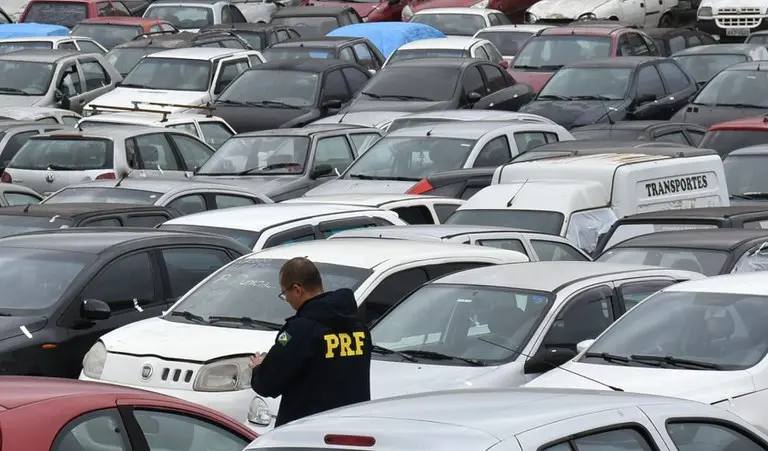 Leilão de veículos apreendidos pela PRF tem lances a partir de R$250