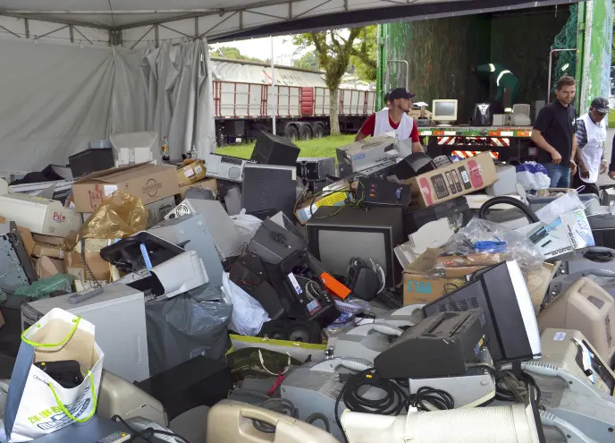 Lixo eletrônico pode ser descartado em oito pontos neste sábado (6)
