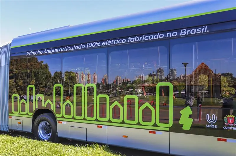 Ônibus elétricos devem rodar até metade 2024, em Curitiba