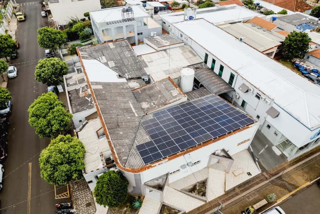 Hospitais do Paraná vão receber placas fotovoltaicas